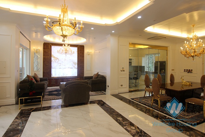 Luxurious villa for rent in Vinhomes riverside Long Bien